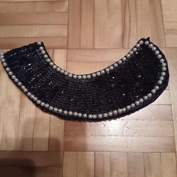 SARAJANE Black Beaded Collar with OFF-White Pearl Trim - Picture 4 of 5